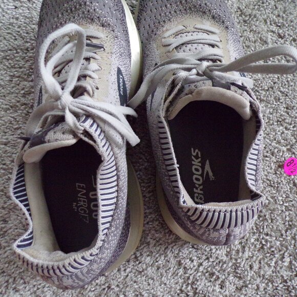 Brooks sneakers 9.5 - Picture 9 of 12